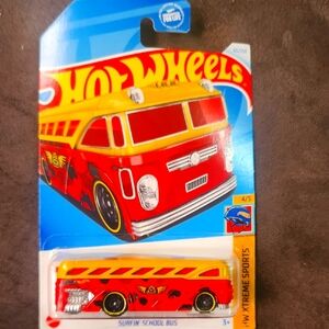 NWB HOTWHEELS Surfin' School Bus New SE Bikes